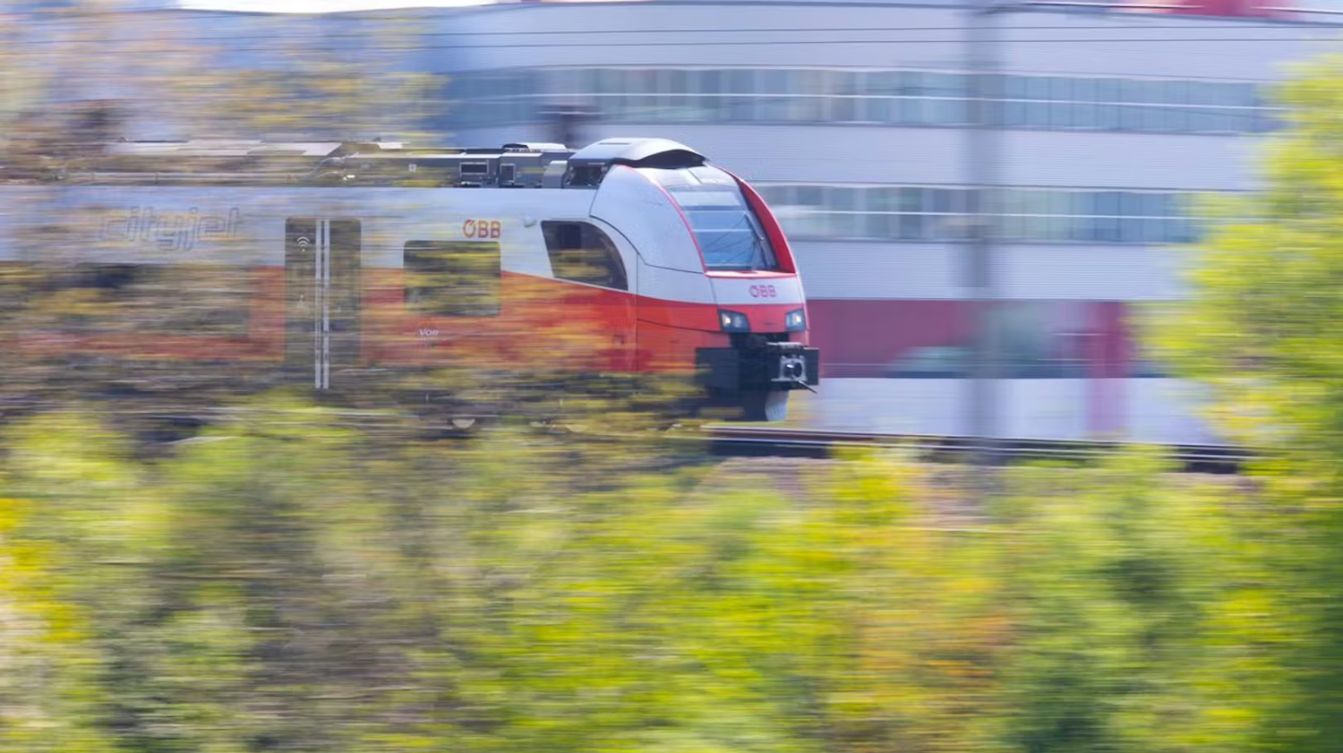 Tödliches Trainsurfing: Jugendliche stirbt auf ICE – Freunde schlagen erst Stunden später Alarm